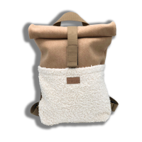Rolltop Rucksack Curly COOPER in Farbe Sand aus Teddyfell...